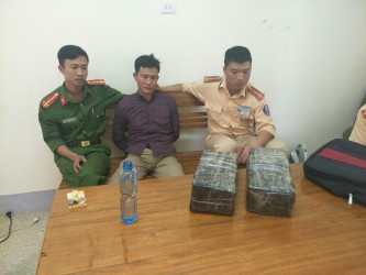 Bị bắt khi chở 30 bánh heroin từ Nghệ An vào TPHCM